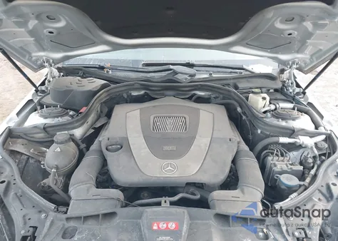 2011 Mercedes-Benz E 350 4Matic z USA, uszkodzony, nr VIN WDDHF8HB8BA337816